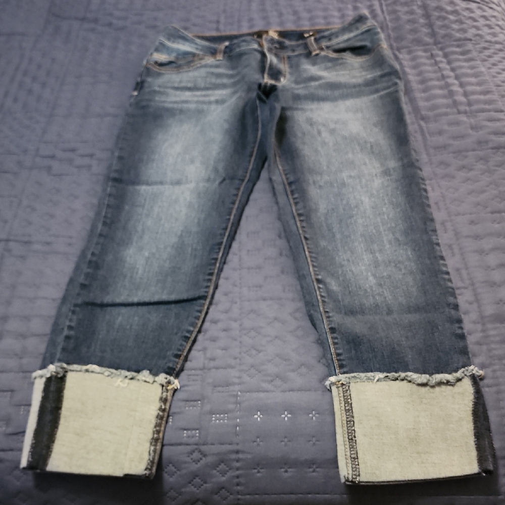 **LAST CALL-DONATE 4/19**-NWOT TAYLOR DARK BLUE CROPPED JEANS